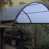 Capottina in ferro verniciato e policarbonato opalino