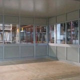 Ufficio completo di serramenti in alluminio e copertura in pannelli sandwich